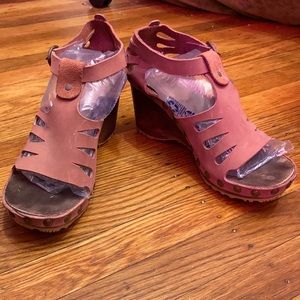 Fly London mauve suede sandals - wood soles